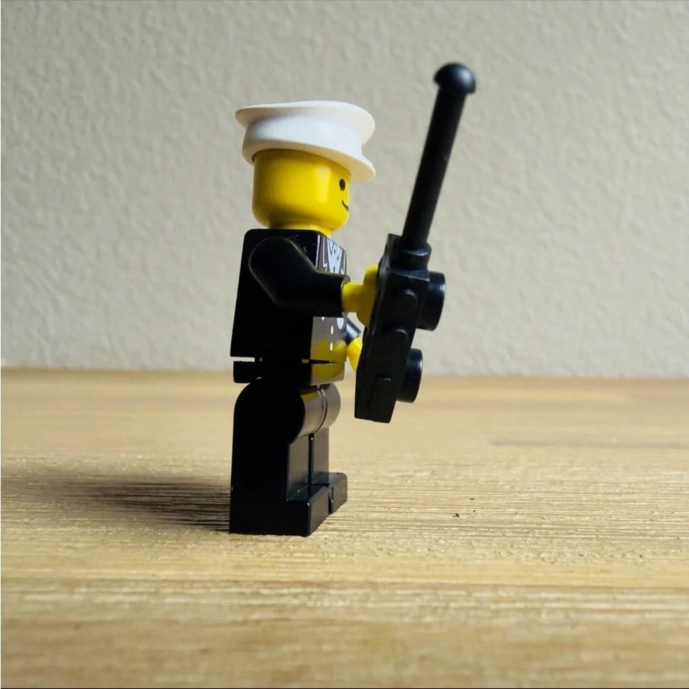 Vintage LEGO Minifigure Policeman Classic Town Police Station Chief Officers - Picture 4 of 7
